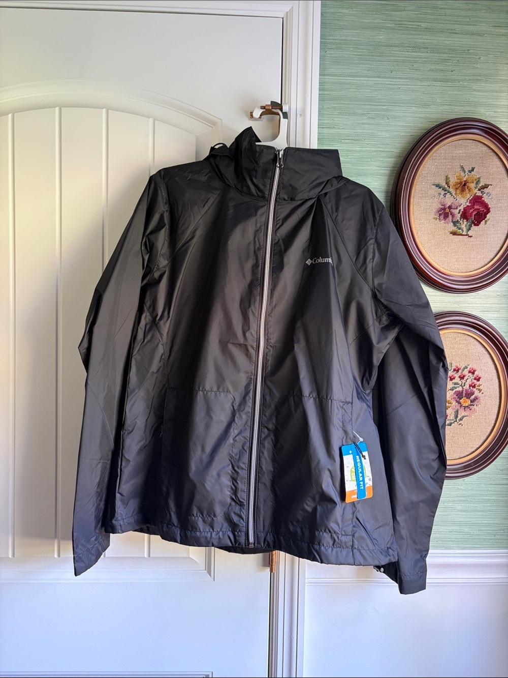 Columbia Women’s Black Hooded Rain Shell Jacket
